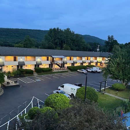 The Black Mountain Inn Brattleboro Exterior foto